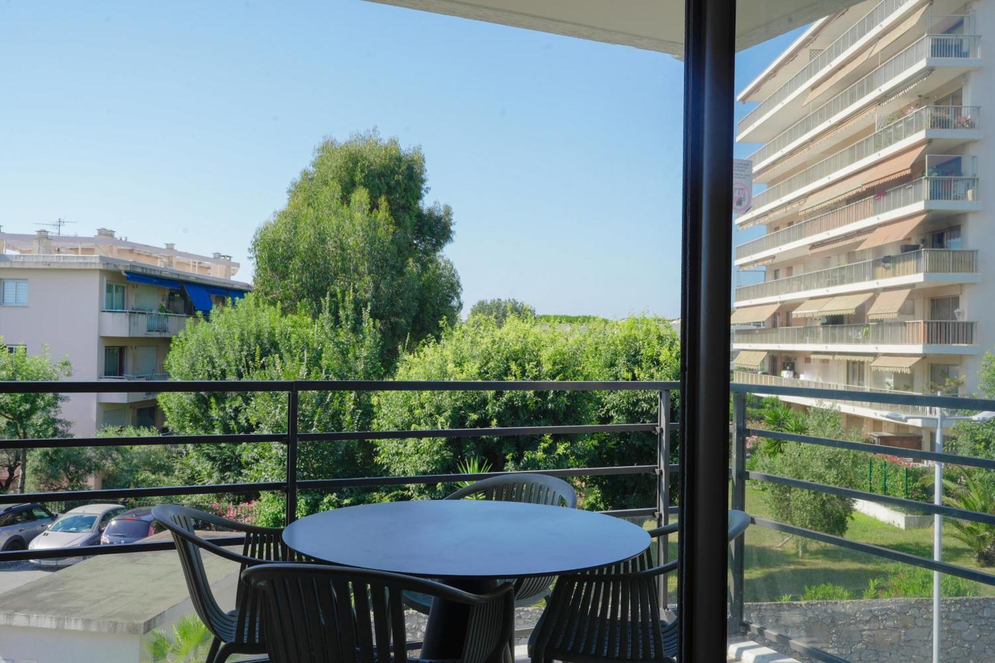 Thalazur - & 4* Antibes